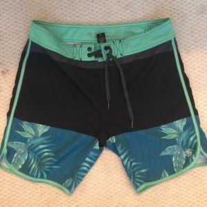 Men’s Ocean Current Board Shorts